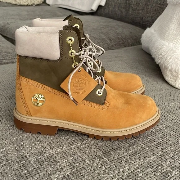 NWT TIMBERLAND Waterproof Boots! - Picture 2 of 12